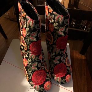 Sole Society floral embroidered boots